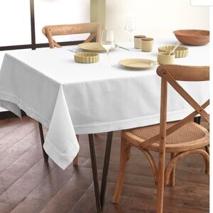 Solino Home Dru Cotton/Linen TABLECLOTH in white. 104” x 60”. New.